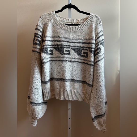 NEW Jen’s Pirate Beauty Dali Sweater 100% Polyester cream black gray pink